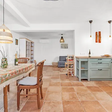 Casa Mirna For 7 People Near Pula With Sea View & Only 2 Km From The Sea *