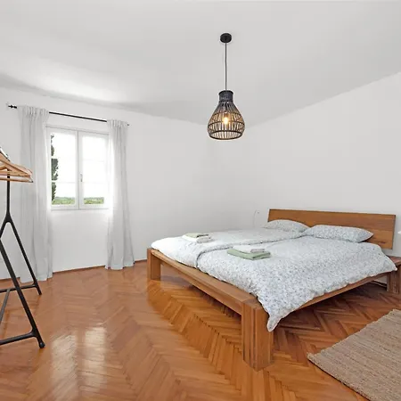 Casa Mirna For 7 People Near Pula With Sea View & Only 2 Km From The Sea Peruski