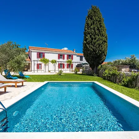 Villa Casa Mirna For 7 People Near Pula With Sea View & Only 2 Km From The Sea Peruski