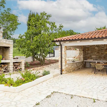 Casa Mirna For 7 People Near Pula With Sea View & Only 2 Km From The Sea Peruški