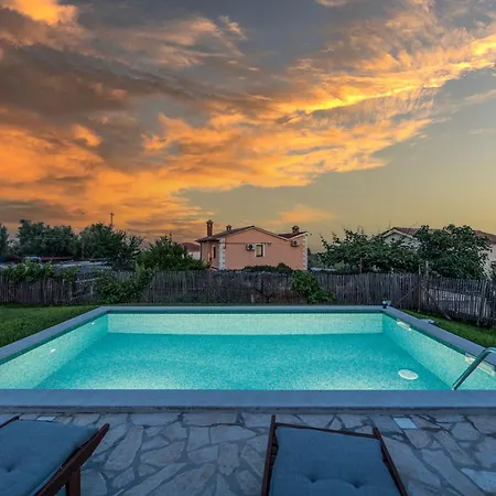 Casa Mirna For 7 People Near Pula With Sea View & Only 2 Km From The Sea Peruški