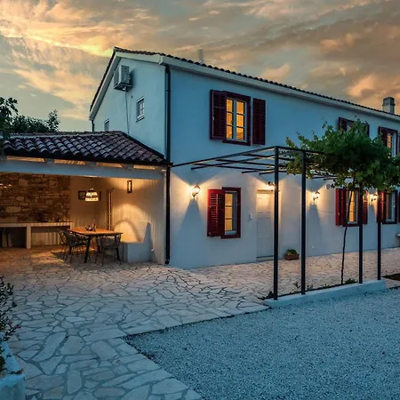 Vila Casa Mirna For 7 People Near Pula With Sea View & Only 2 Km From The Sea Peruški