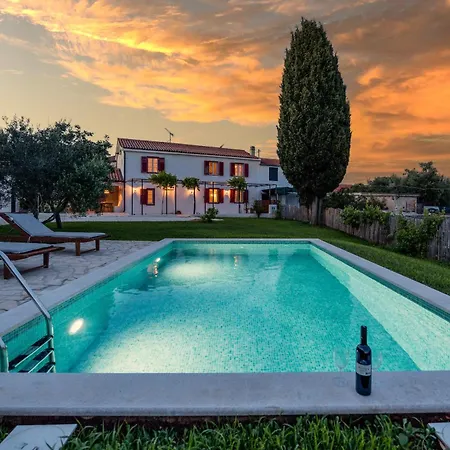 Casa Mirna For 7 People Near Pula With Sea View & Only 2 Km From The Sea Vila *