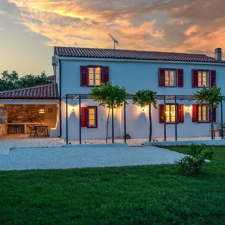 Casa Mirna For 7 People Near Pula With Sea View & Only 2 Km From The Sea Vila *