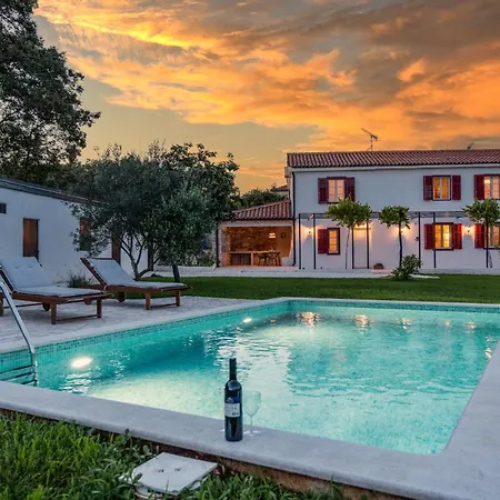 Vila Casa Mirna For 7 People Near Pula With Sea View & Only 2 Km From The Sea *
