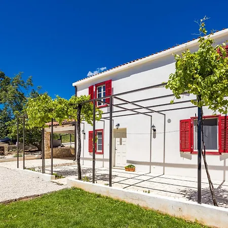 Casa Mirna For 7 People Near Pula With Sea View & Only 2 Km From The Sea Peruški